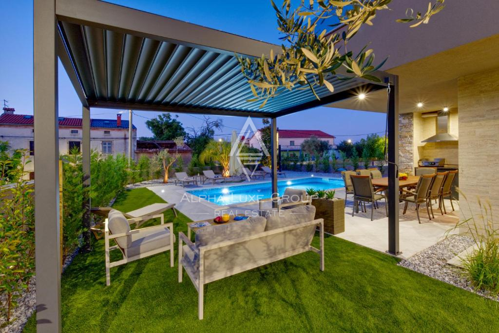 Istria, Pula: Villa moderna arredata vicino città