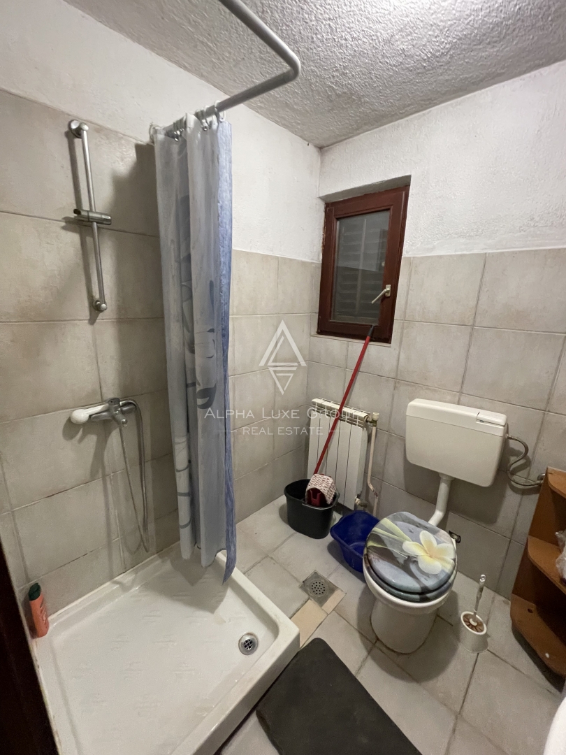 Istria, Buzet – Ampia casa familiare con garage