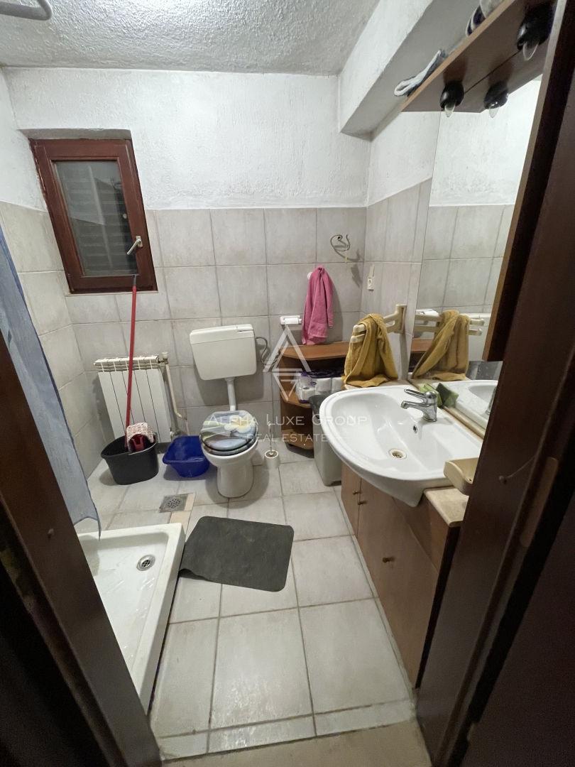 Istria, Buzet – Ampia casa familiare con garage