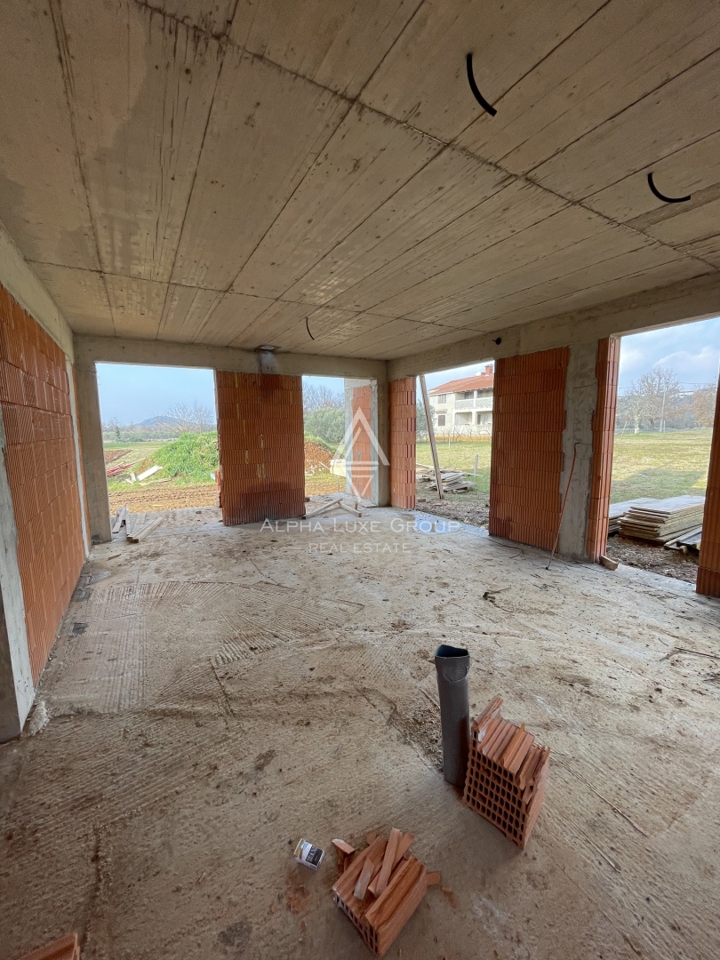 Istria, Poreč – moderno appartamento con cortile