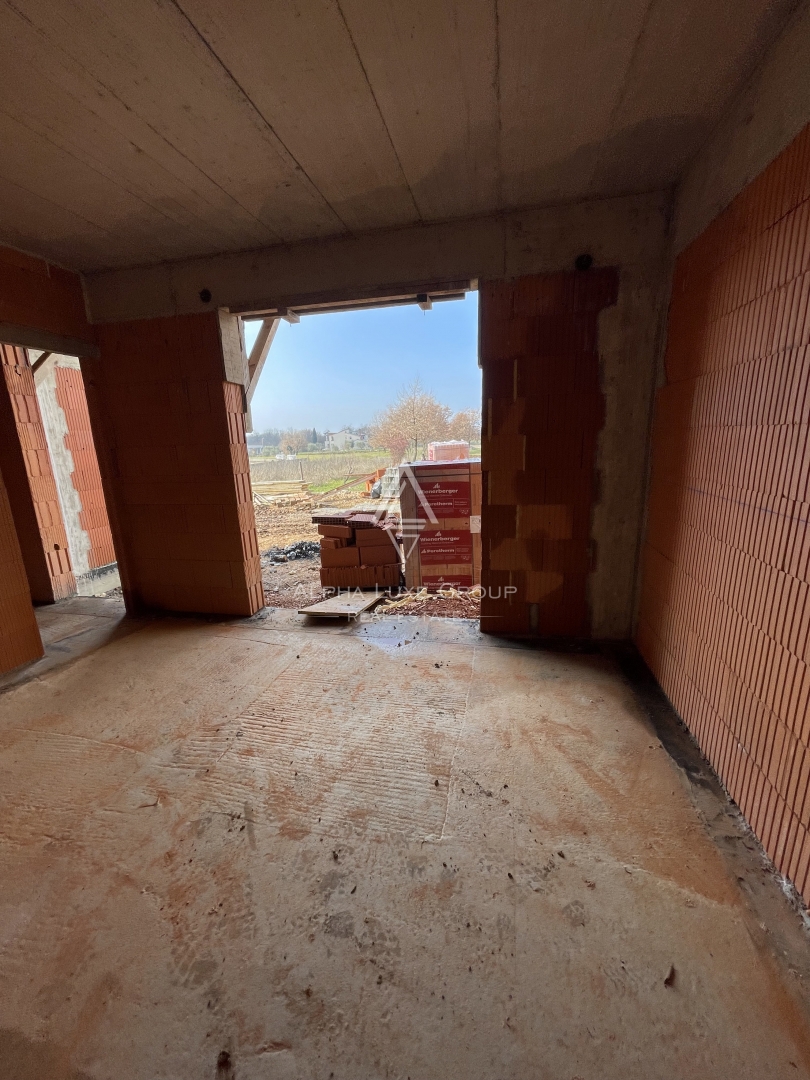 Istria, Poreč – moderno appartamento con cortile