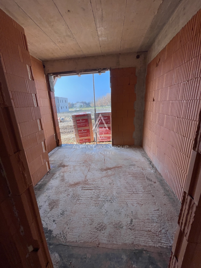 Istria, Poreč – moderno appartamento con cortile