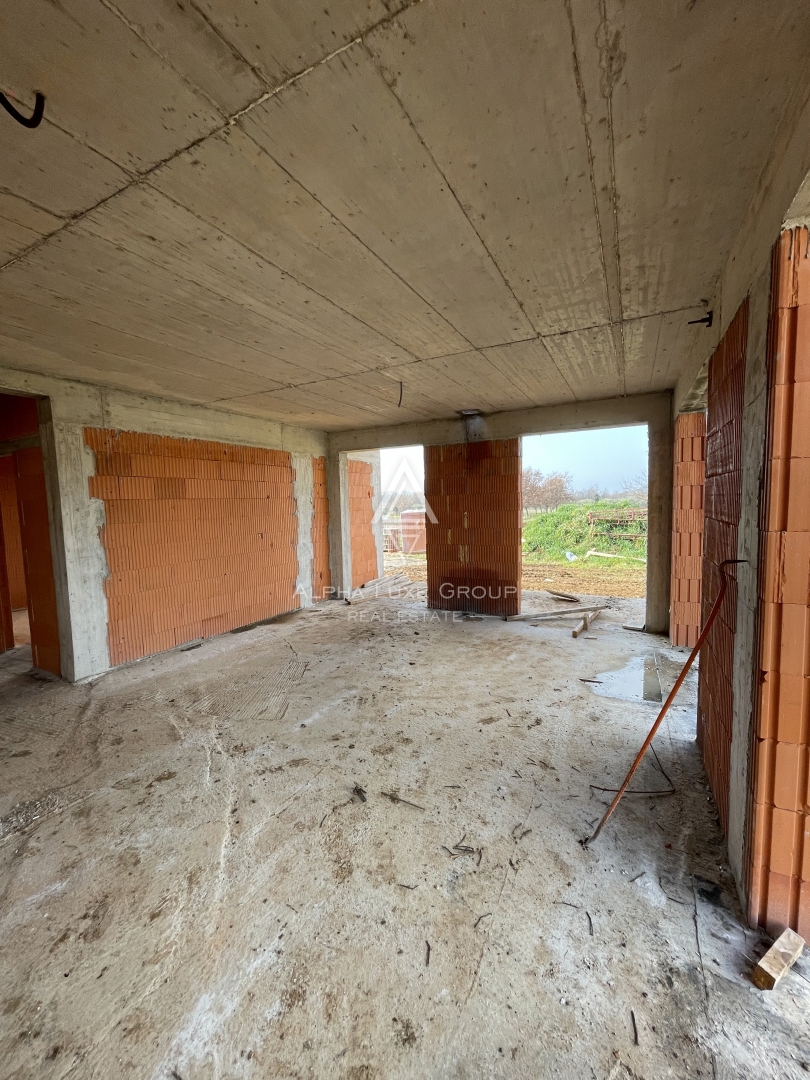 Istria, Poreč – moderno appartamento con cortile