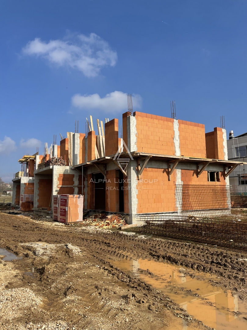 Istria, Poreč – moderno appartamento con cortile