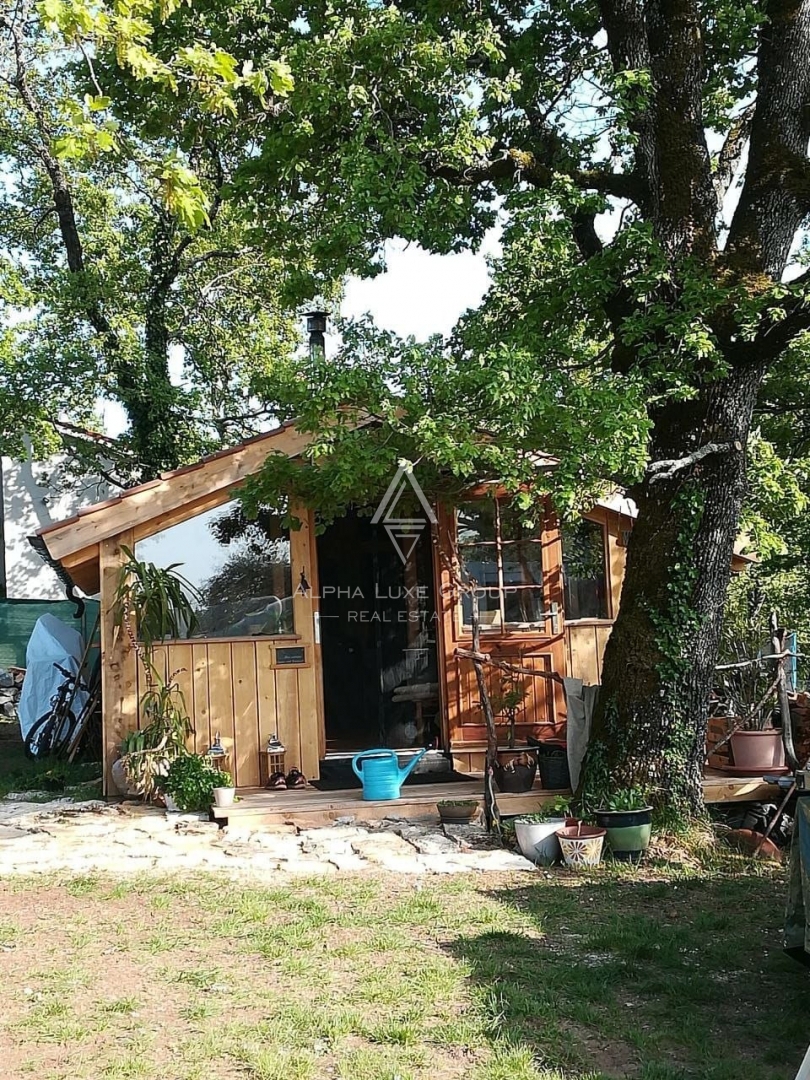 Istria, Poreč: Casa in legno con grande terreno