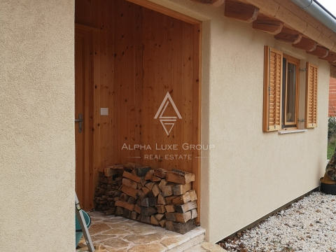 Istria, Poreč: Casa in legno con grande terreno