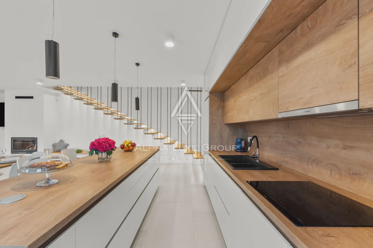 Istria, Višnjan: Villa moderna di lusso con vista