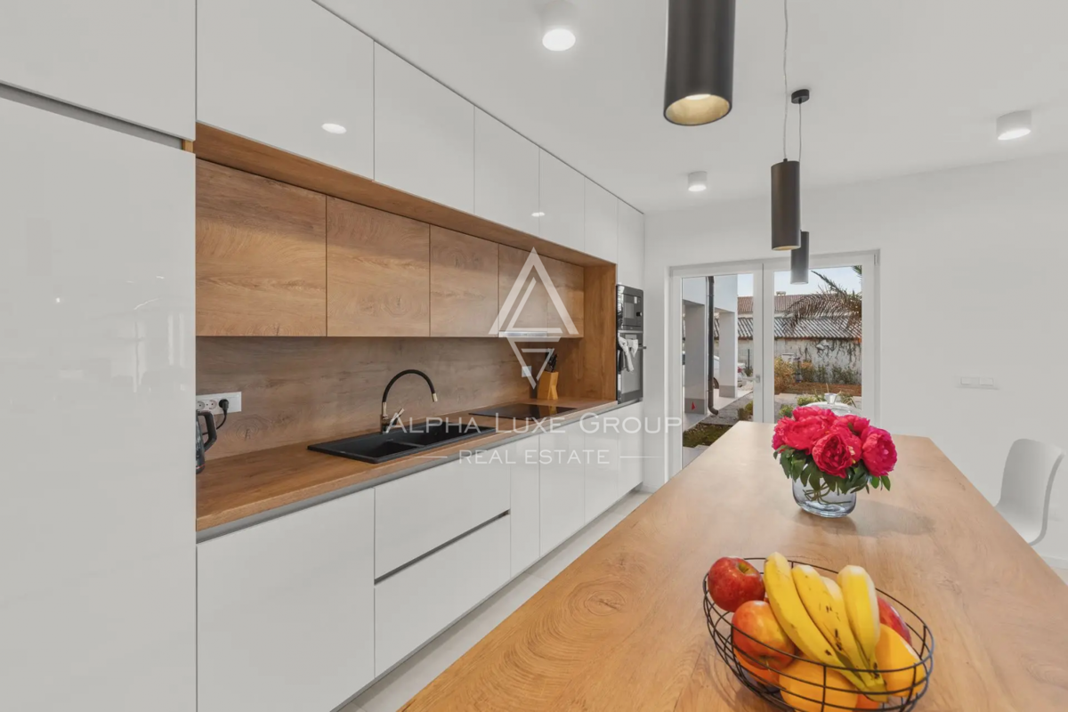 Istria, Višnjan: Villa moderna di lusso con vista