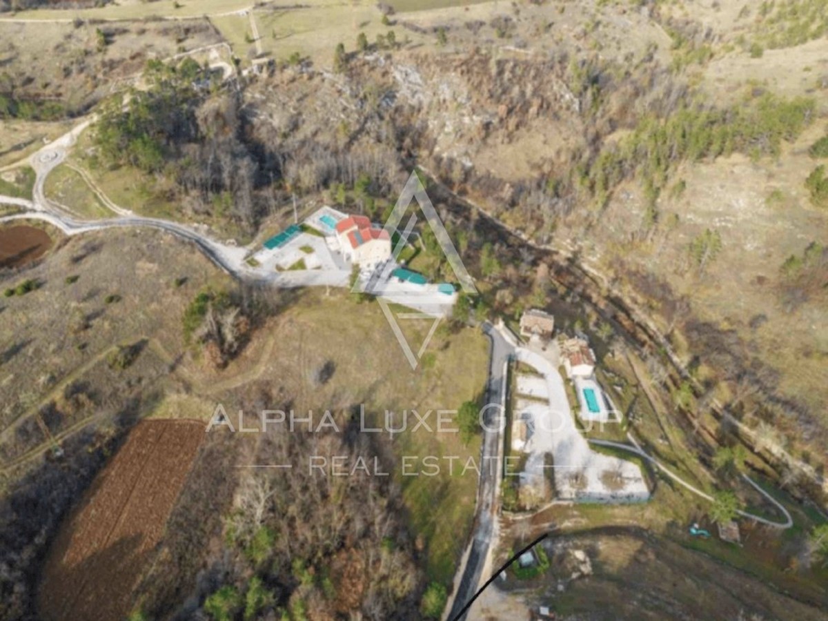 Istria, Motovun - Esclusivo resort con hotel, ristorante e appartamenti in vendita