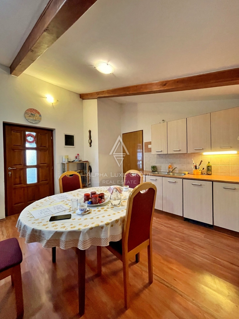 Istria, Kanfanar – Casa ferroviaria unica con potenziale di ristrutturazione in vendita