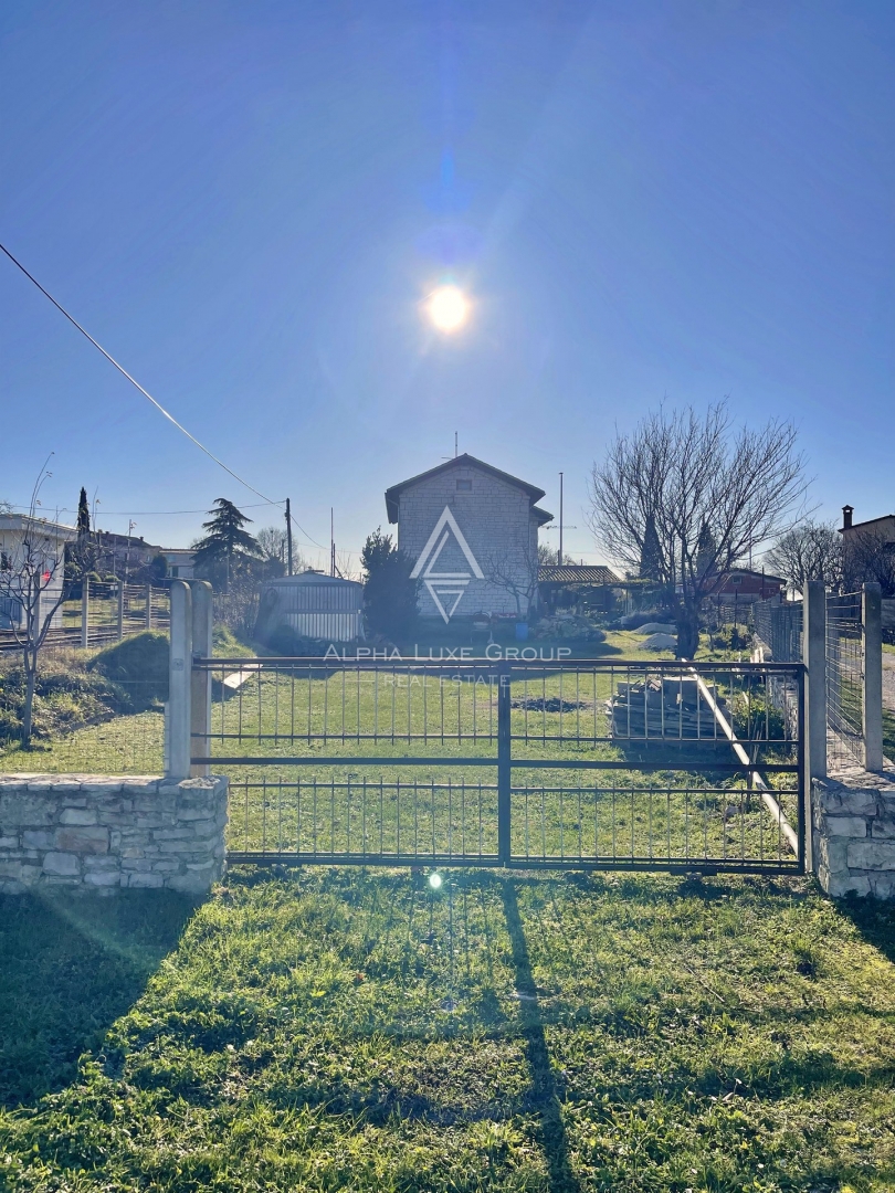 Istria, Kanfanar – Casa ferroviaria unica con potenziale di ristrutturazione in vendita