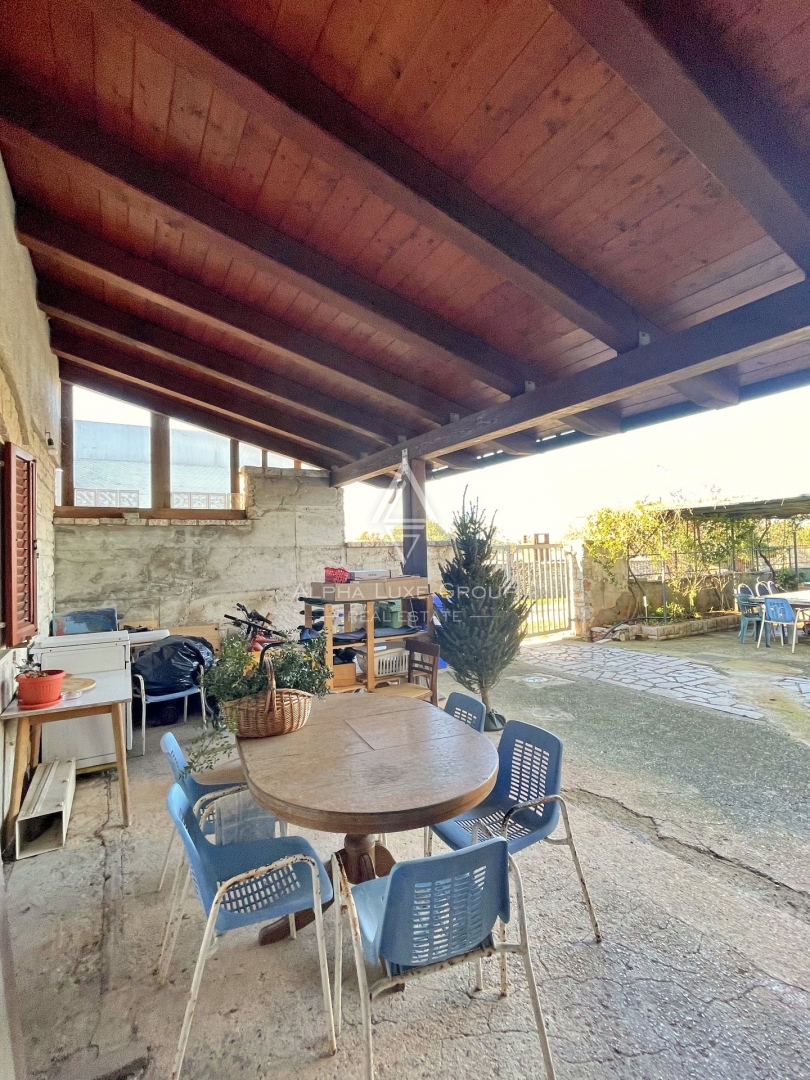 Istria, Kanfanar – Casa ferroviaria unica con potenziale di ristrutturazione in vendita