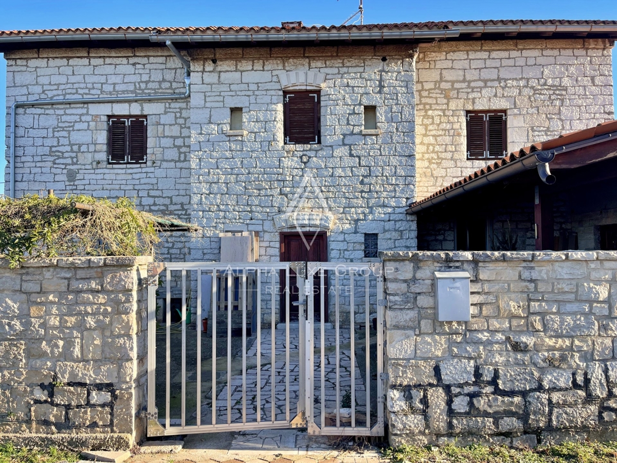 Istria, Kanfanar – Casa ferroviaria unica con potenziale di ristrutturazione in vendita