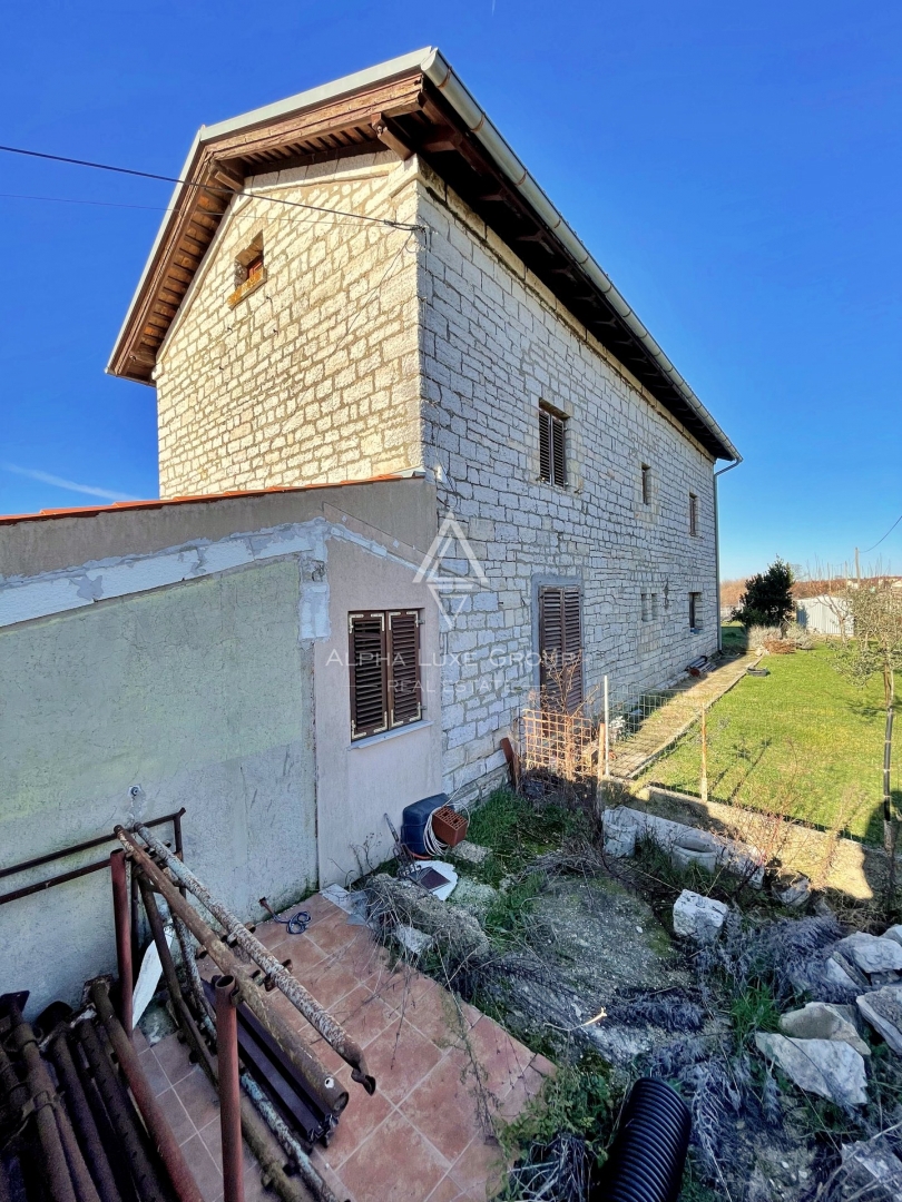 Istria, Kanfanar – Casa ferroviaria unica con potenziale di ristrutturazione in vendita