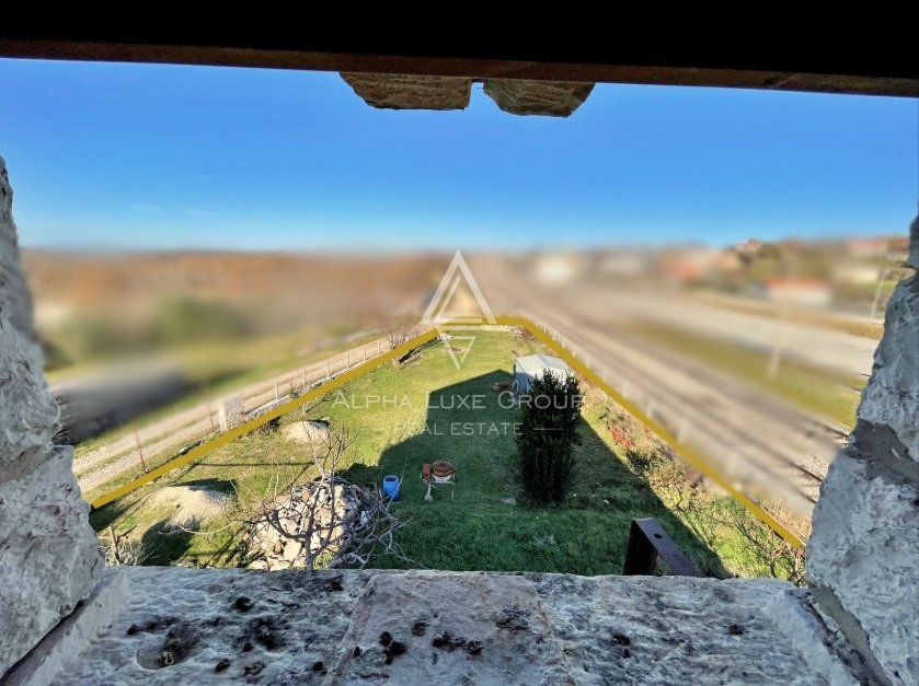 Istria, Kanfanar – Casa ferroviaria unica con potenziale di ristrutturazione in vendita