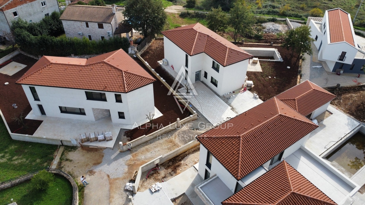 Istria, Vrsar, Villa indipendente di alta qualità con piscina in una posizione panoramica