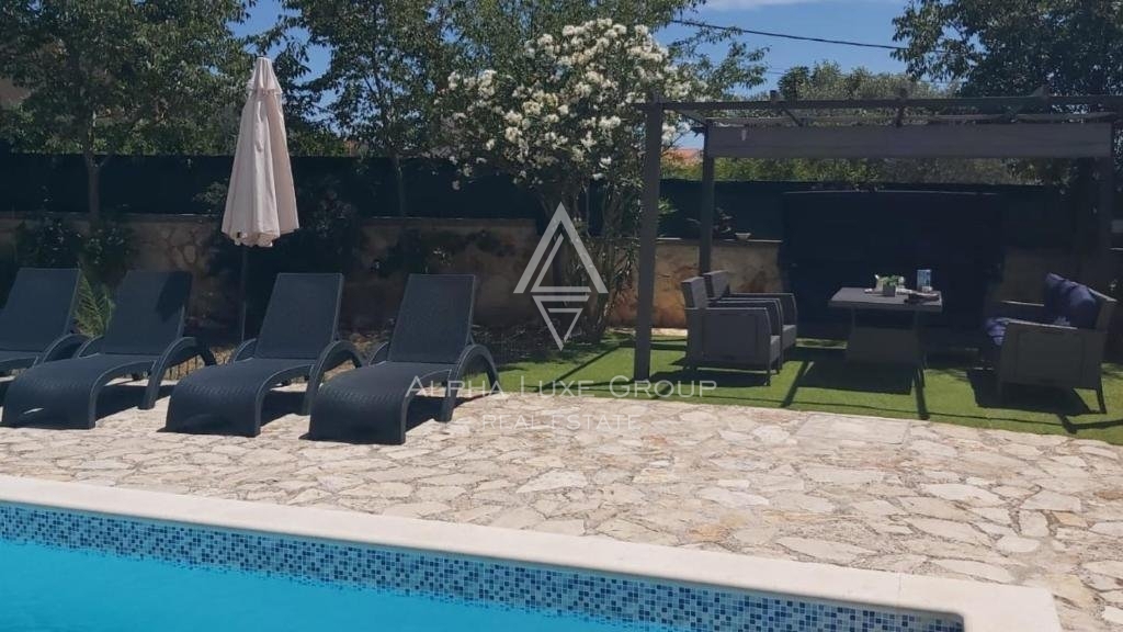 Istria, Pola, Ampia villa con piscina vicino al centro storico