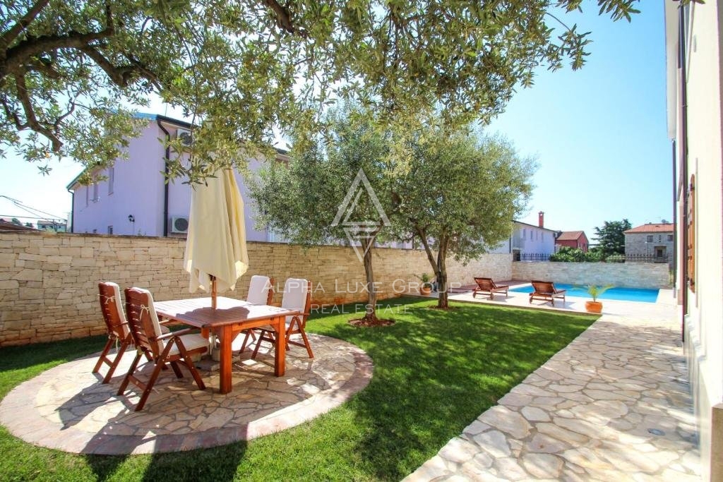 Istria, Novigrad – Villa di lusso con vista mare e servizi moderni in vendita