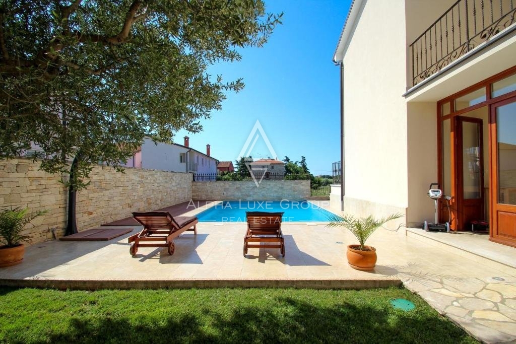 Istria, Novigrad – Villa di lusso con vista mare e servizi moderni in vendita