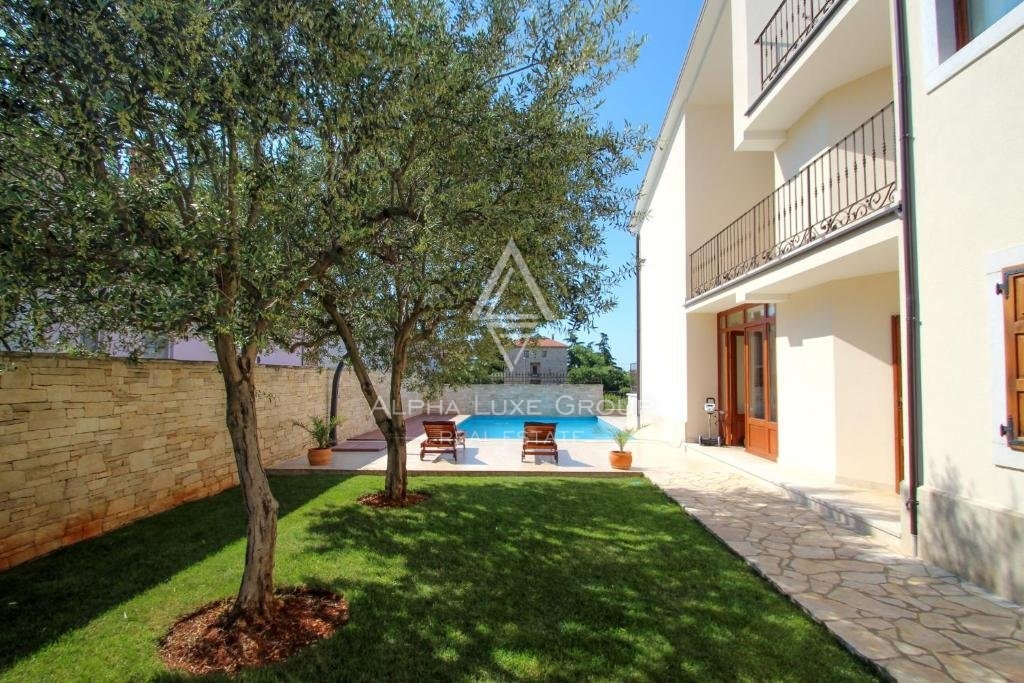 Istria, Novigrad – Villa di lusso con vista mare e servizi moderni in vendita