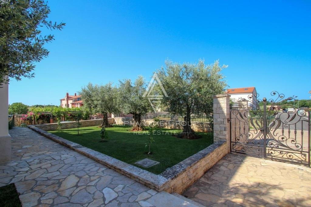 Istria, Novigrad – Villa di lusso con vista mare e servizi moderni in vendita