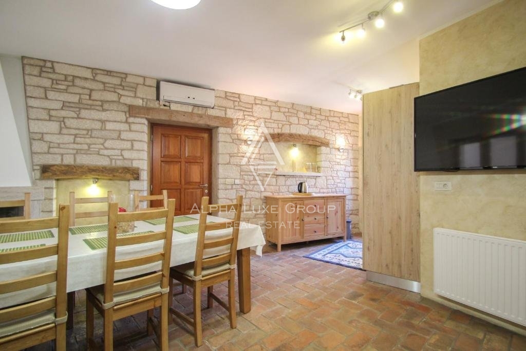Istria, Novigrad – Villa di lusso con vista mare e servizi moderni in vendita