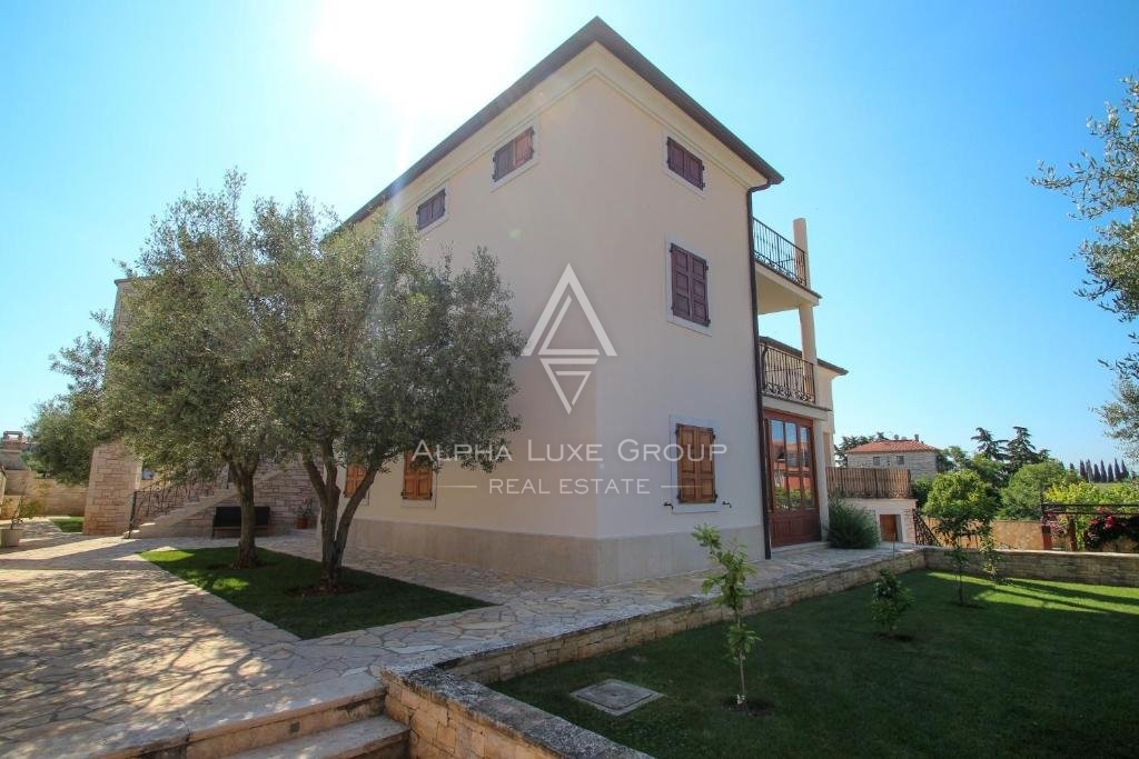 Istria, Novigrad – Villa di lusso con vista mare e servizi moderni in vendita