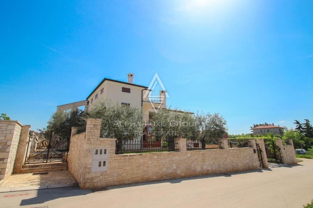 Istria, Novigrad – Villa di lusso con vista mare e servizi moderni in vendita