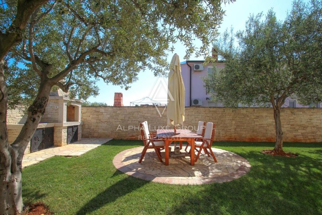 Istria, Novigrad – Villa di lusso con vista mare e servizi moderni in vendita