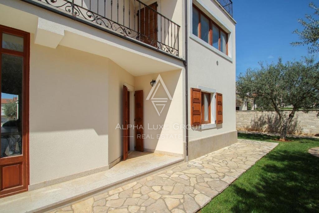 Istria, Novigrad – Villa di lusso con vista mare e servizi moderni in vendita