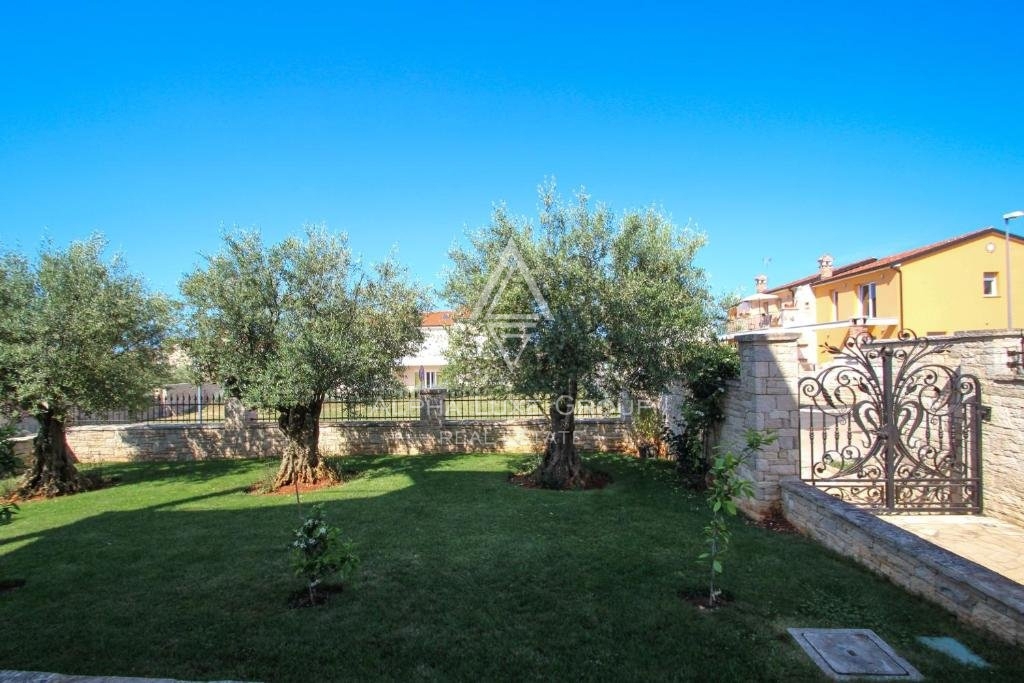 Istria, Novigrad – Villa di lusso con vista mare e servizi moderni in vendita