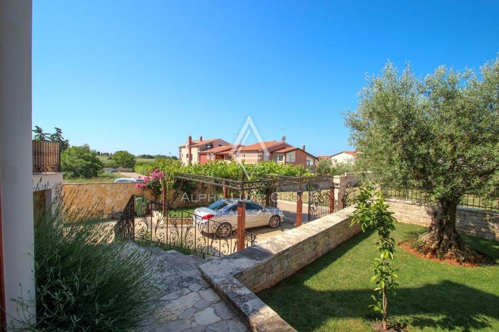 Istria, Novigrad – Villa di lusso con vista mare e servizi moderni in vendita