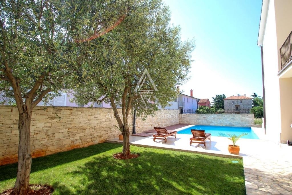 Istria, Novigrad – Villa di lusso con vista mare e servizi moderni in vendita