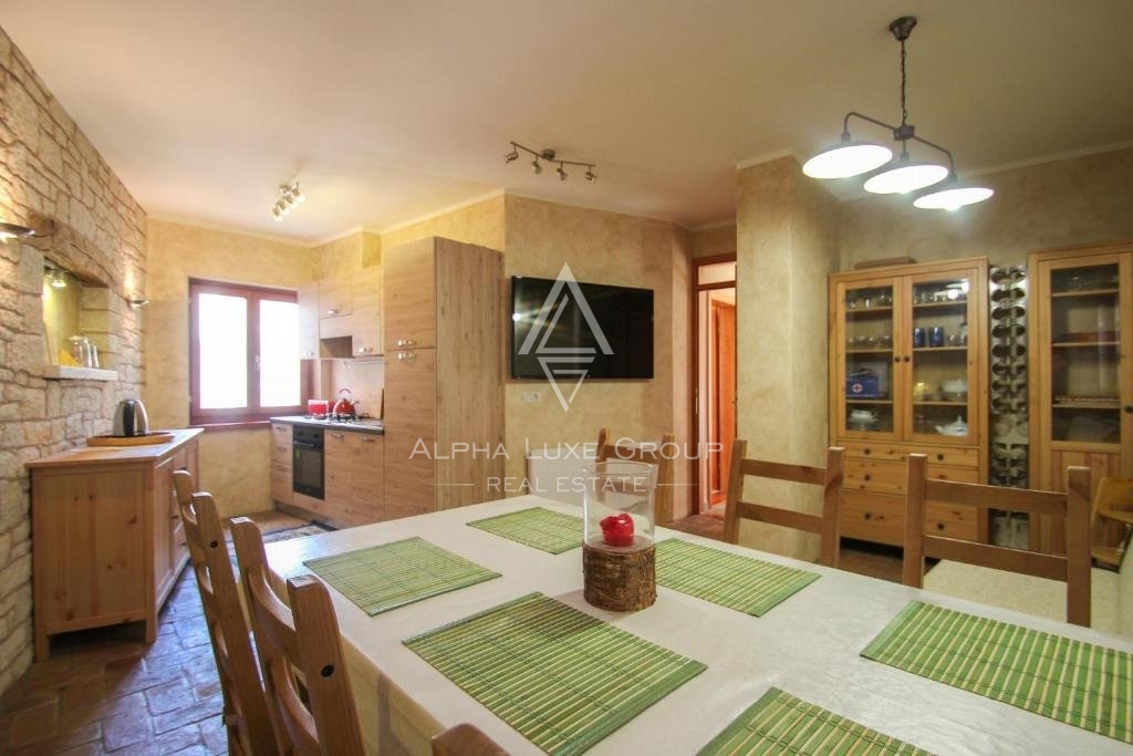 Istria, Novigrad – Villa di lusso con vista mare e servizi moderni in vendita