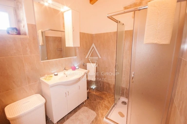 ISTRIA, ŽMINJ - Splendida villa in pietra con piscina