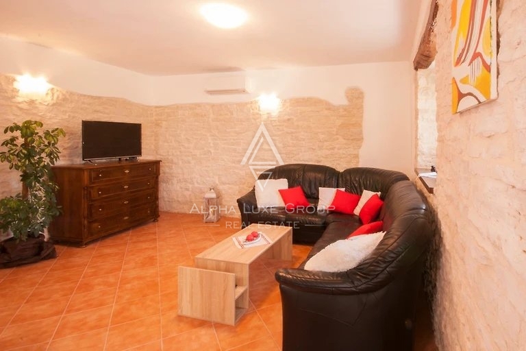 ISTRIA, ŽMINJ - Splendida villa in pietra con piscina