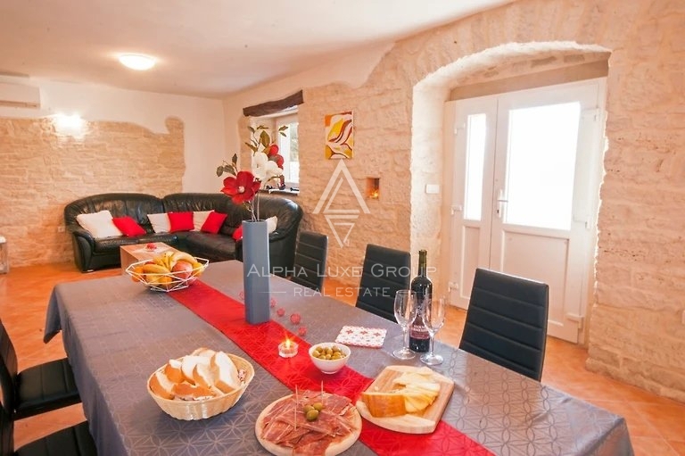 ISTRIA, ŽMINJ - Splendida villa in pietra con piscina