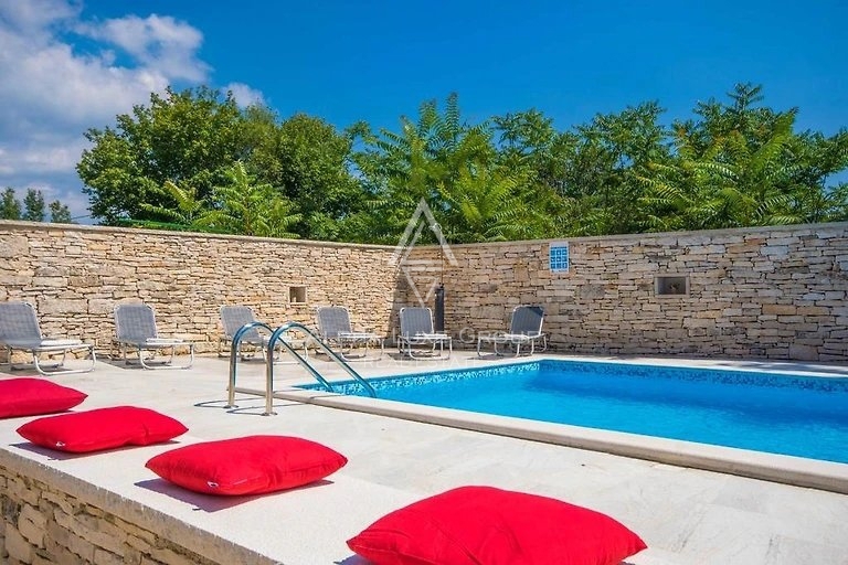 ISTRIA, ŽMINJ - Splendida villa in pietra con piscina