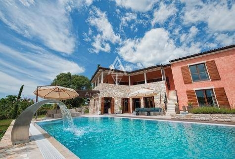 Istria, Rovinj - Villa Maestosa con Ampio Terreno