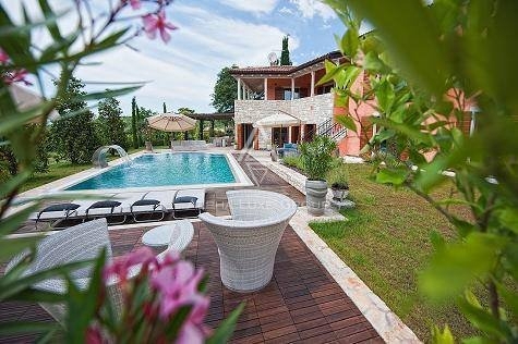 Istria, Rovinj - Villa Maestosa con Ampio Terreno
