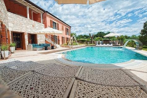 Istria, Rovinj - Villa Maestosa con Ampio Terreno