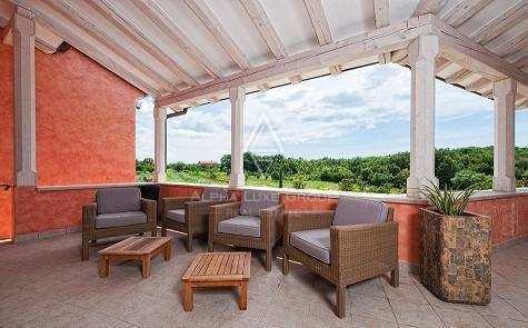 Istria, Rovinj - Villa Maestosa con Ampio Terreno