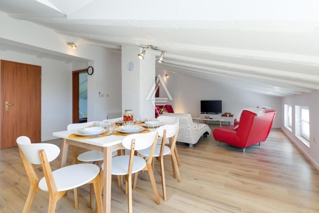 Villa moderna con piscina e vista mare a Poreč, Istria