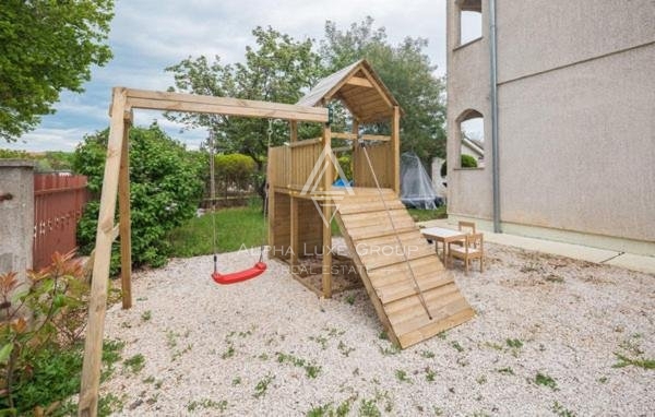 Villa moderna con piscina e vista mare a Poreč, Istria