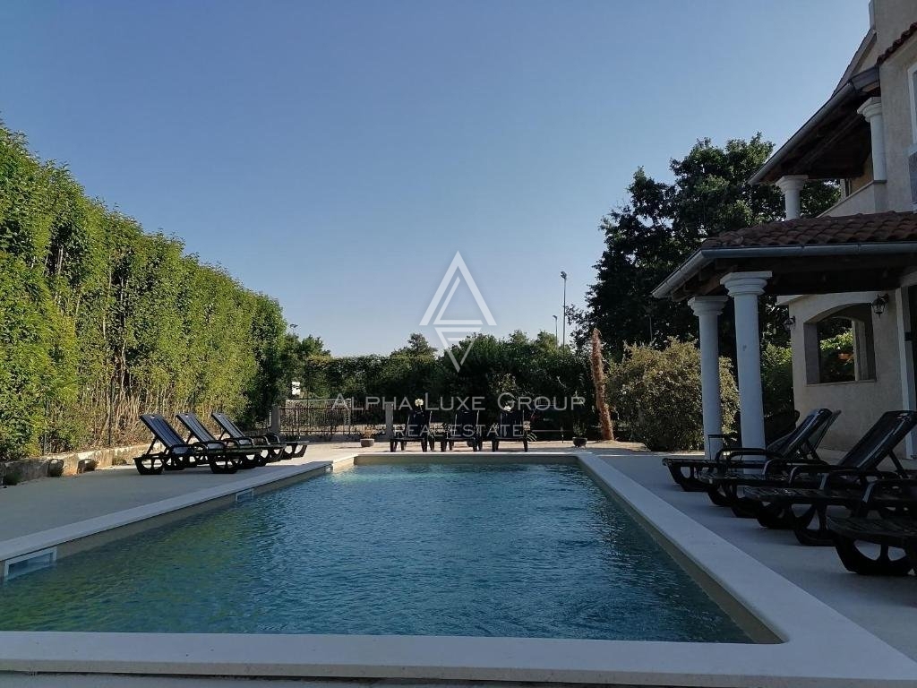 Villa moderna con piscina e vista mare a Poreč, Istria
