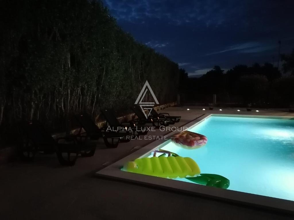 Villa moderna con piscina e vista mare a Poreč, Istria