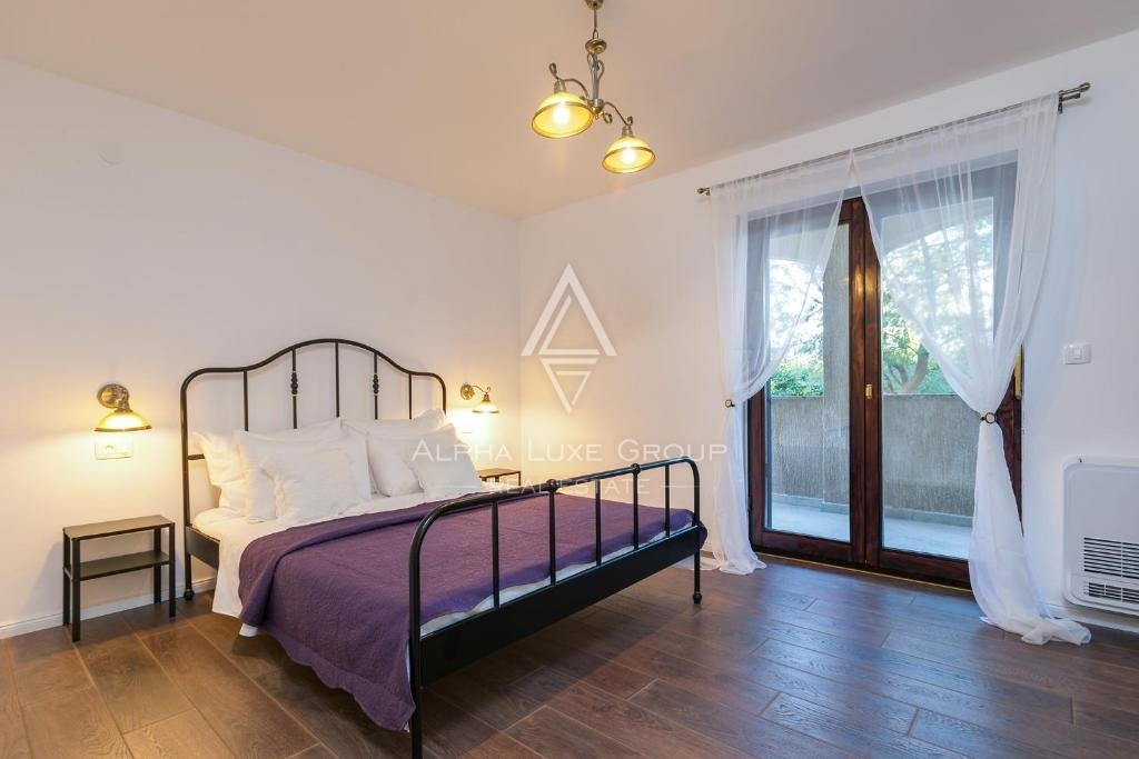 Villa moderna con piscina e vista mare a Poreč, Istria