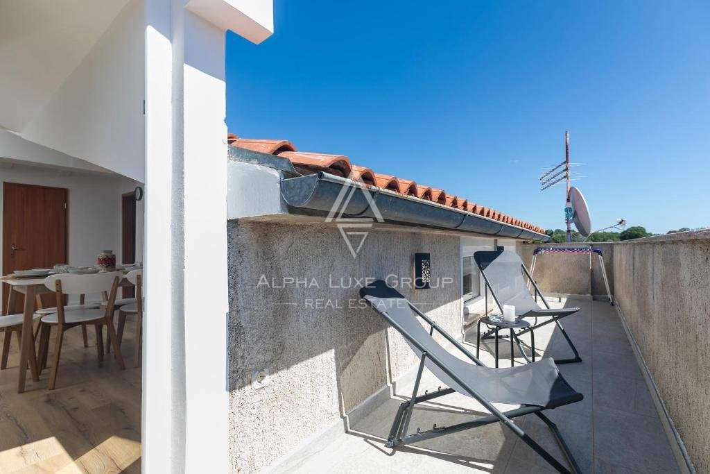 Villa moderna con piscina e vista mare a Poreč, Istria