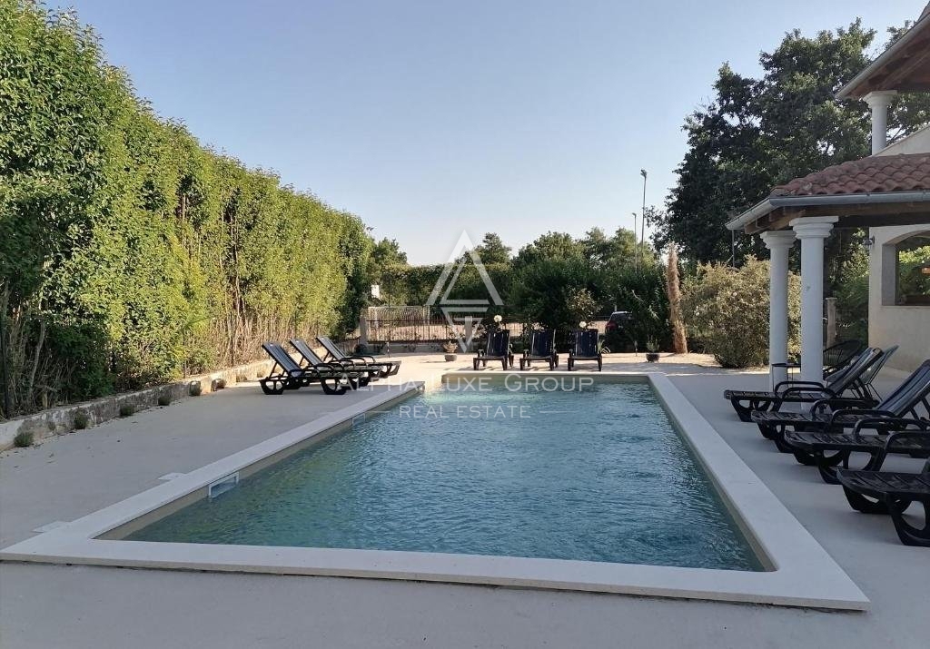 Villa moderna con piscina e vista mare a Poreč, Istria