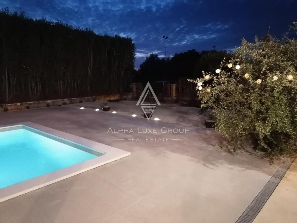 Villa moderna con piscina e vista mare a Poreč, Istria
